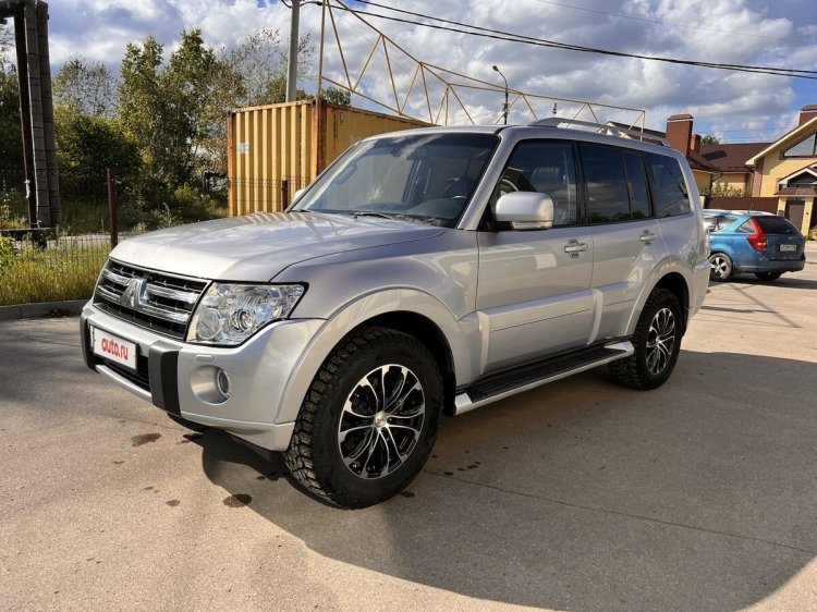 Mitsubishi pajero iv