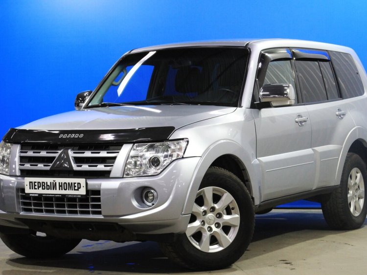 Mitsubishi pajero iv