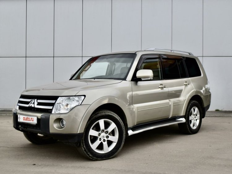 Mitsubishi pajero iv